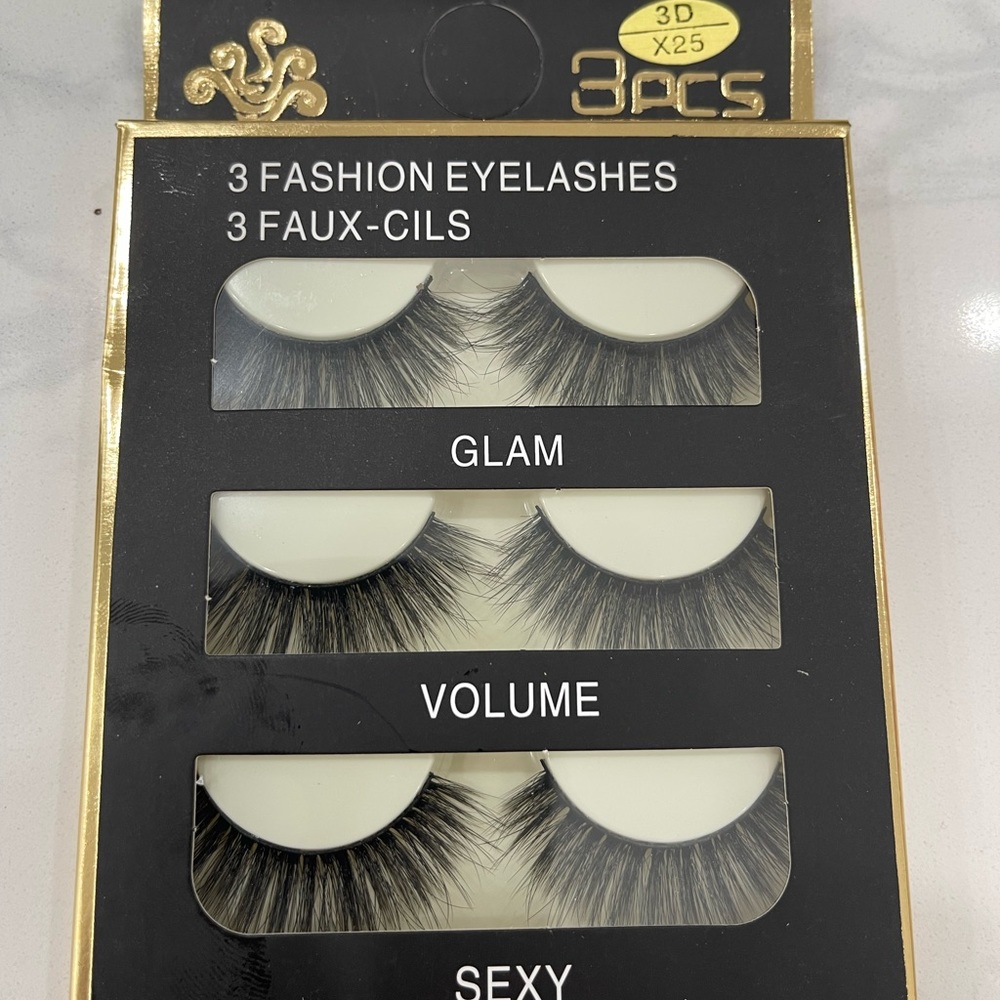 Lashes - Picture 5 of 8
